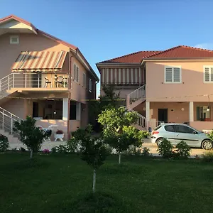 Vila Islami Konukevi